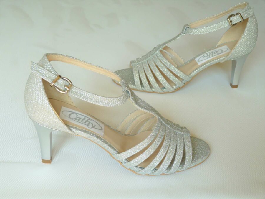 Ezüst színű  menyasszonyi cipő   