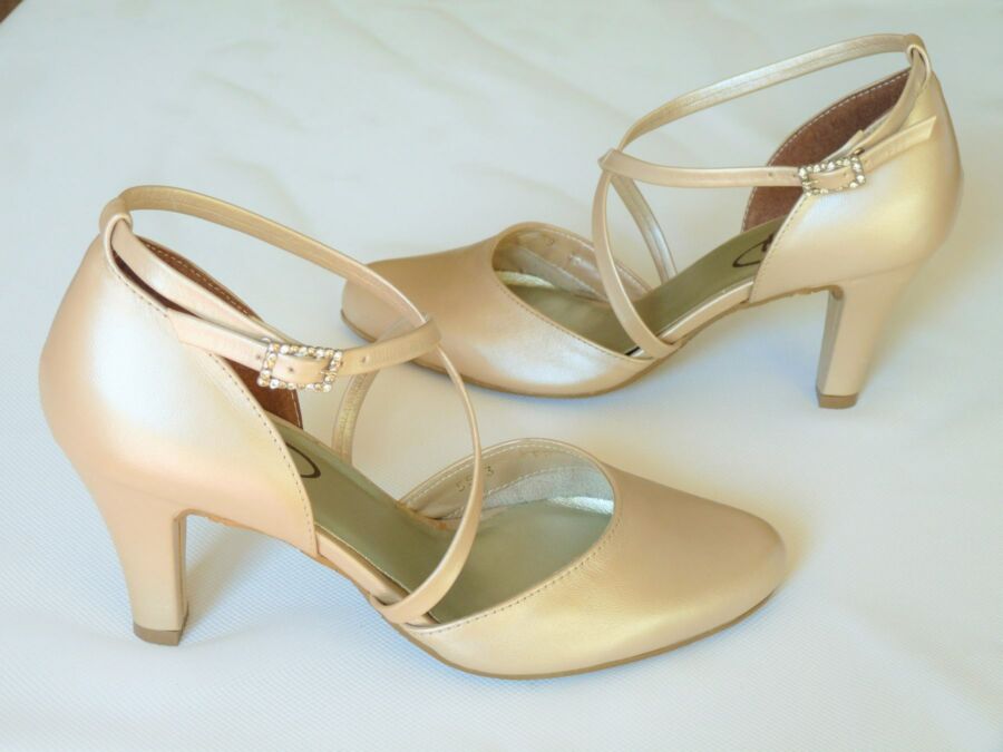 Kétrészes keresztpántos női esküvői cipő 