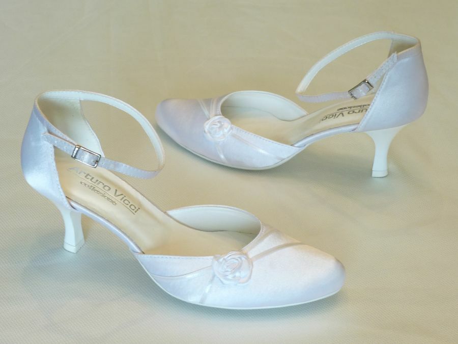 Pántos női esküvői cipő, ivory színben
