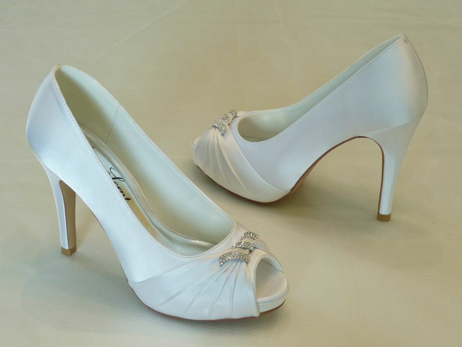 Nyitott orrú női esküvői cipő